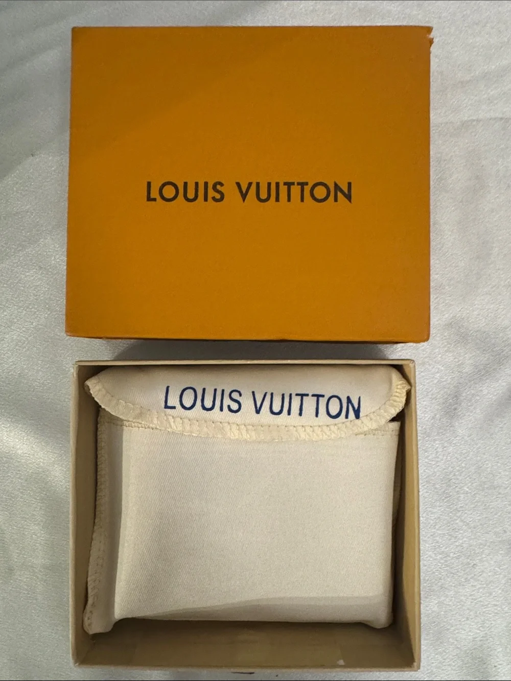 🔥Louis Vuitton Multiple Wallet featuring brown leather with a purple leather!🔥